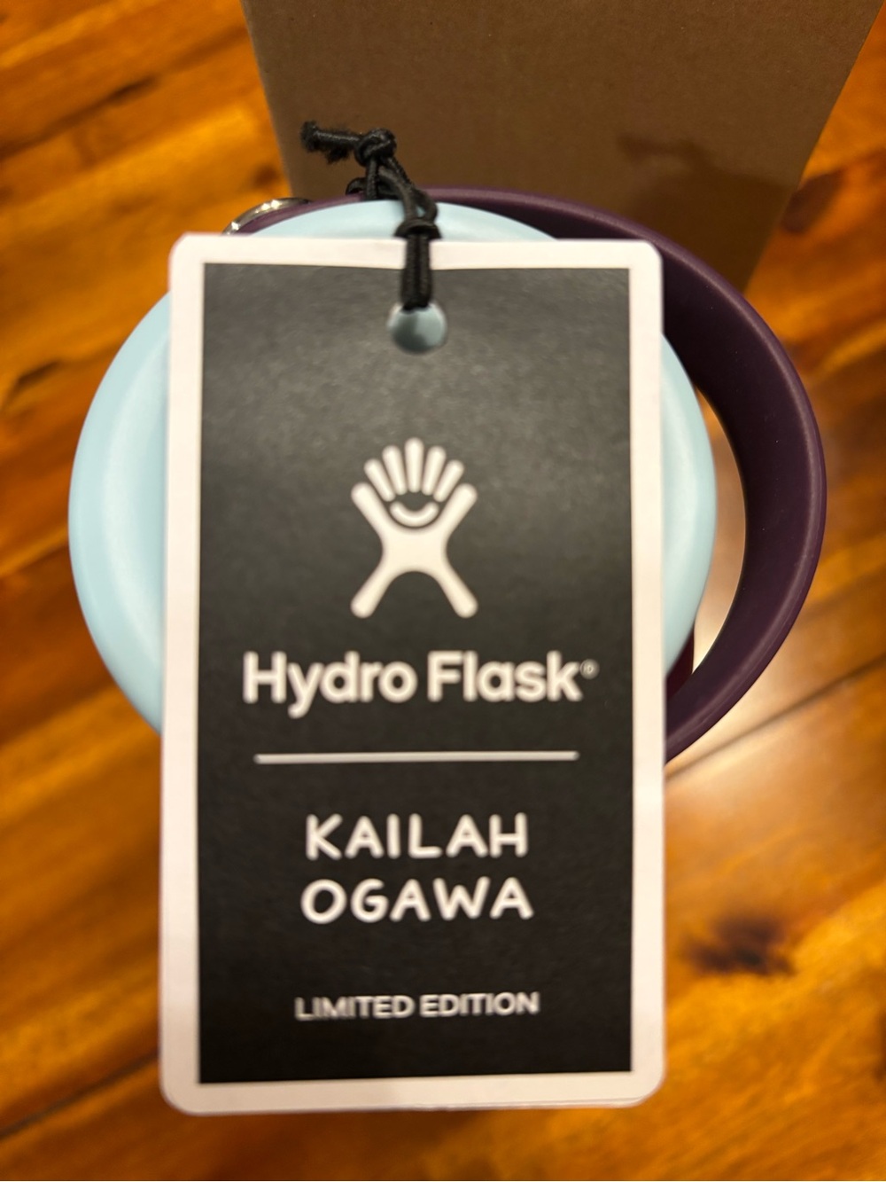 Limited Edition Hydro Flask 32 oz - Picture 4 of 4